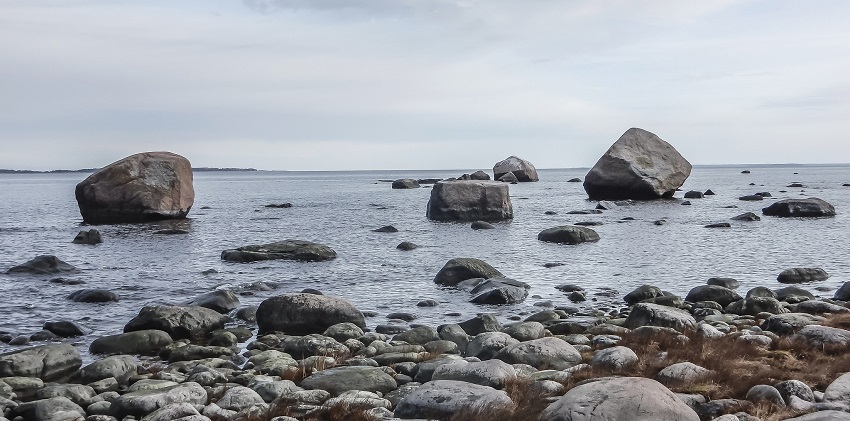 ПОБЕРЕЖЬЕ И ВАЛУНЫ.